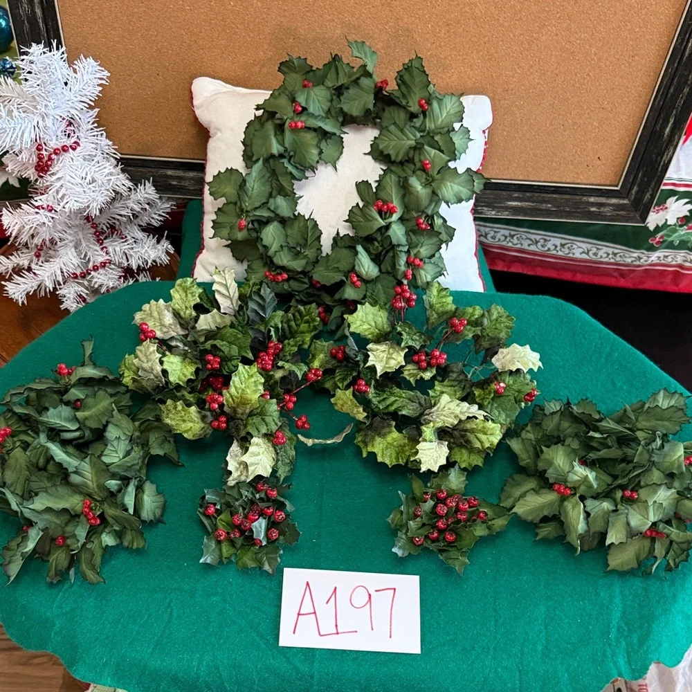 Festive Green and Red Holiday Greenery - 7 pcs